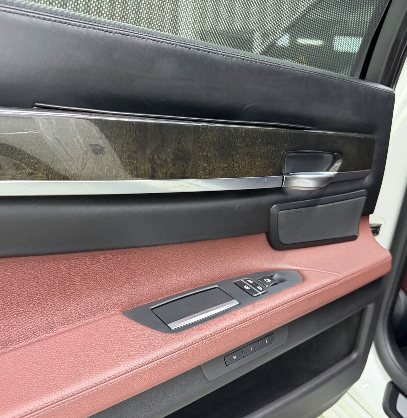 BMW 750Li Luxury 4.4L (443 HP)