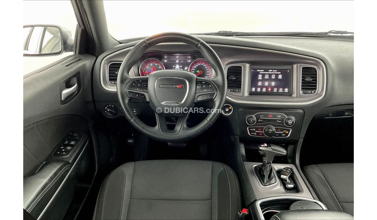 Dodge Charger SXT / SE