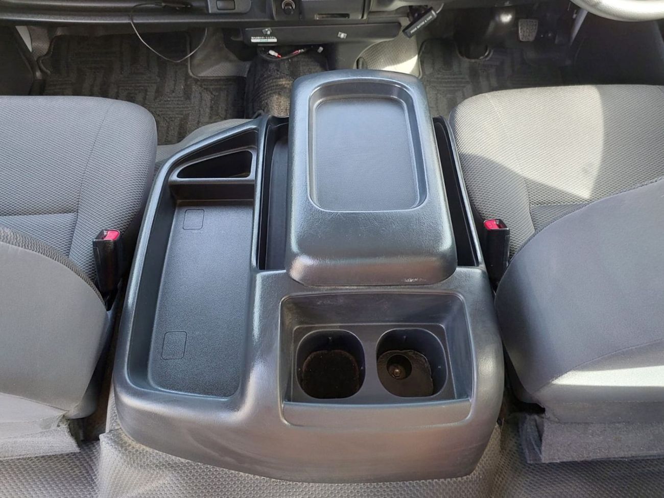 تويوتا هاياس TOYOTA HIACE VAN RHD 2015 MODEL 2.7 L PETROL AUTOMATIC(PM61832)