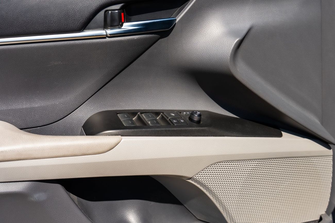 Toyota Camry Toyota Camry SE 2.5L (2023) The 2023 Toyota Camry SE is a popular midsize sedan known for its reliab