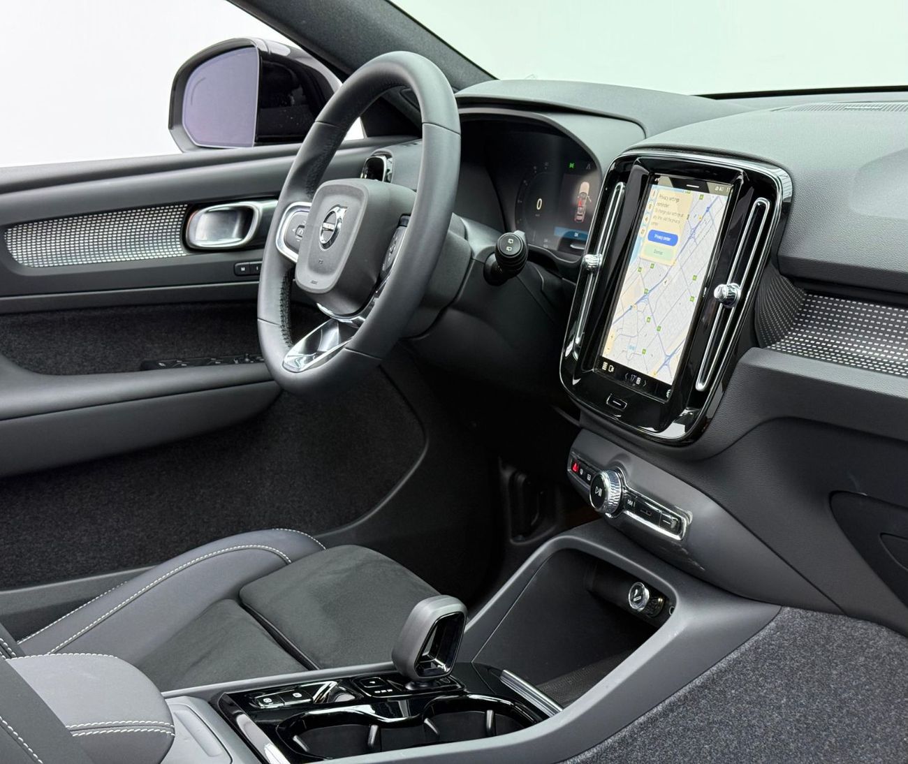 Volvo XC40 B4 2024 Volvo XC40 B4, 2027 Volvo Warranty, 2029 Volvo Service Pack, Very Low Km, Fully Loaded, GCC