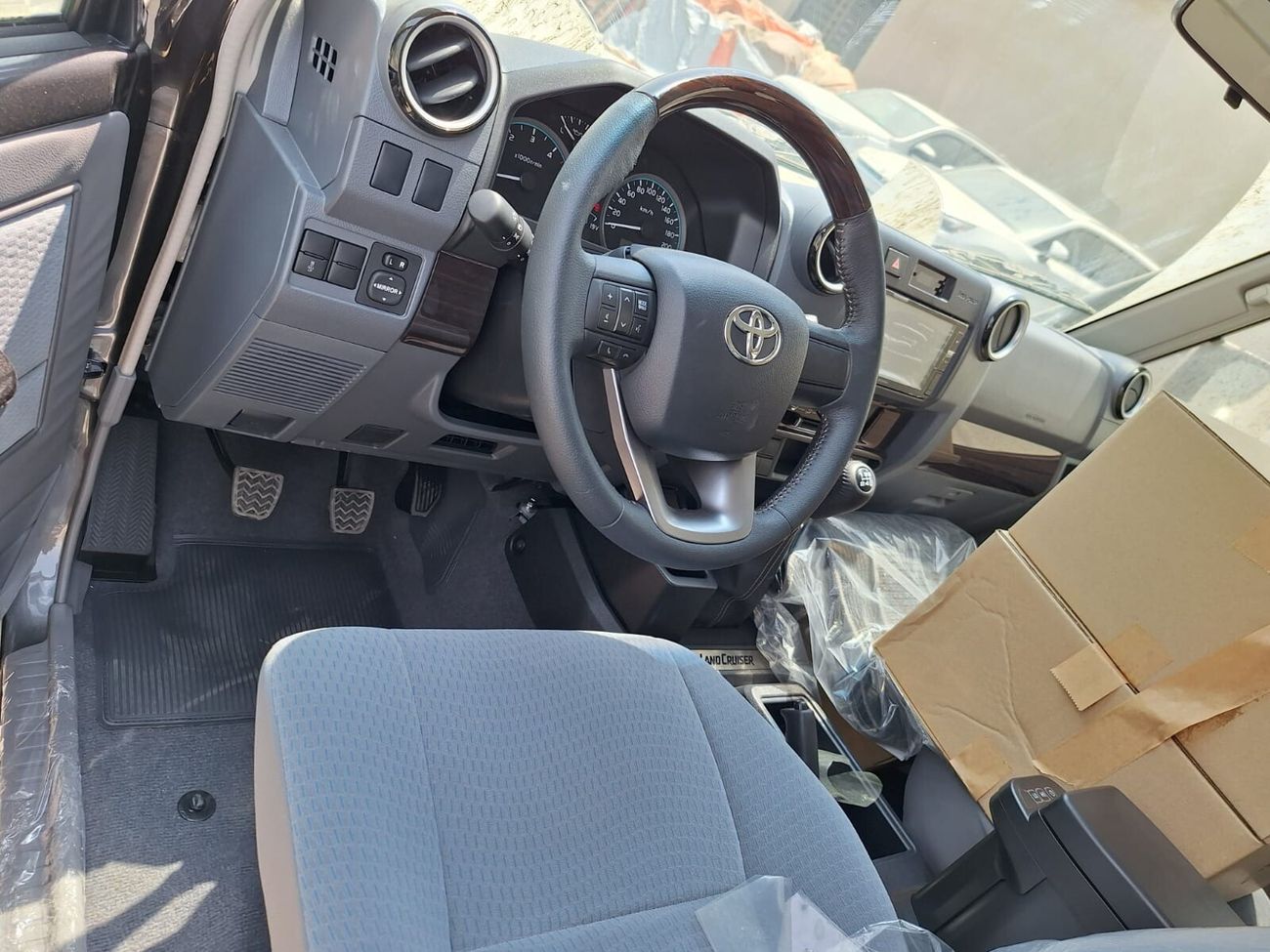 تويوتا لاند كروزر 70 (LHD) TOYOTA LAND CRUISER LC 76 HARDTOP 4.5L DIESEL5 DOORS FULL OPTION