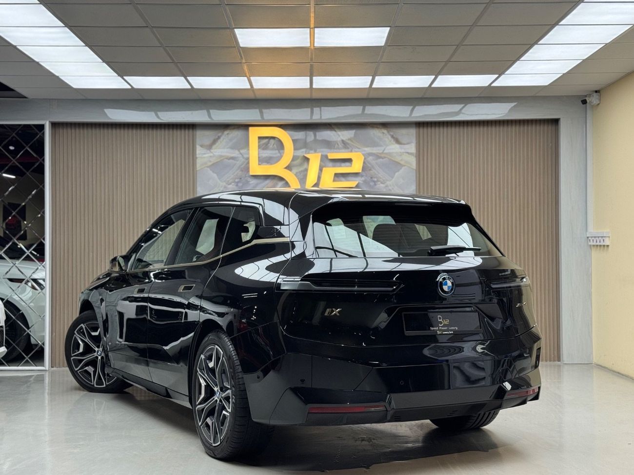 بي أم دبليو iX xDrive40