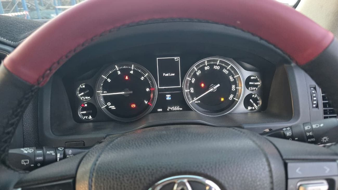 Toyota Land Cruiser VXR V8 Engine Diesel Engine RHD Full Option