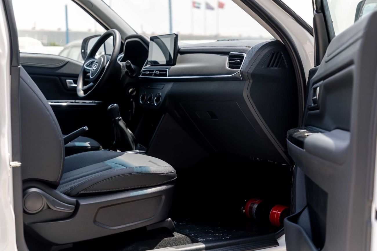 جريت وول وينغل 7 4X4 Standard 2.4L - Manual - Titanium White Inside Black