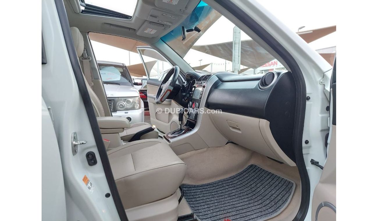 Suzuki Grand Vitara Gulf model 2016 No. 1 cruise control, wheels, sensors, screen, in excellent condition, you do not ne