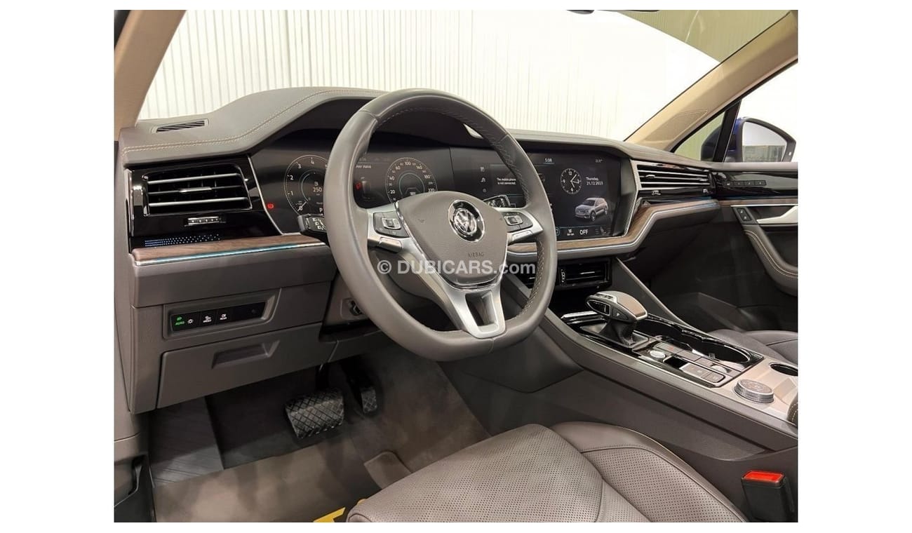 فولكس واجن طوارق 2019 Volkswagen Touareg Highline Plus, Warranty, Full Options, GCC