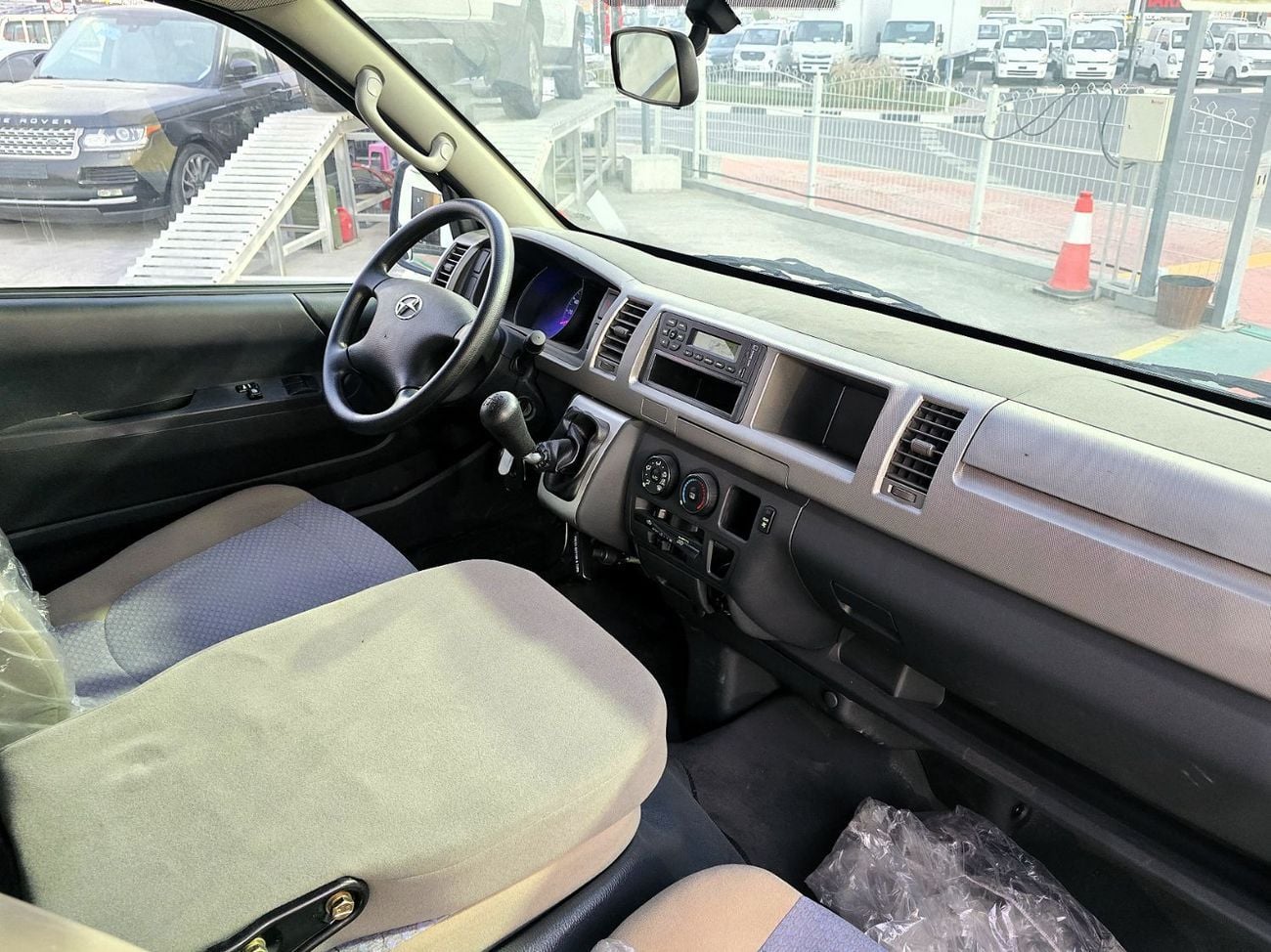 Joylong A4 JOYLONG A4 Bus 2.5L V4 Diesel 15 Seats   White color 2023 Model