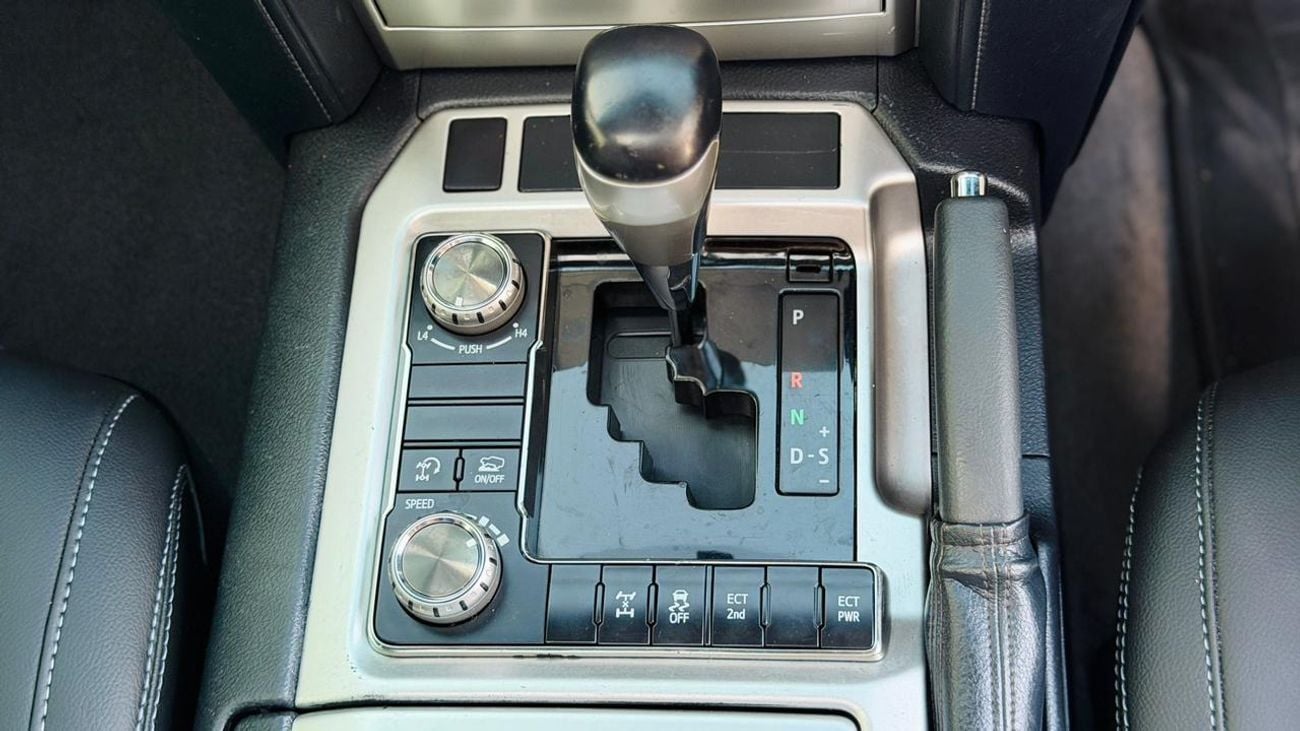 Toyota Land Cruiser PUSH START | SUNROOF | AUTO TRANSMISSION | 4.5L | POWER WINDOWS |