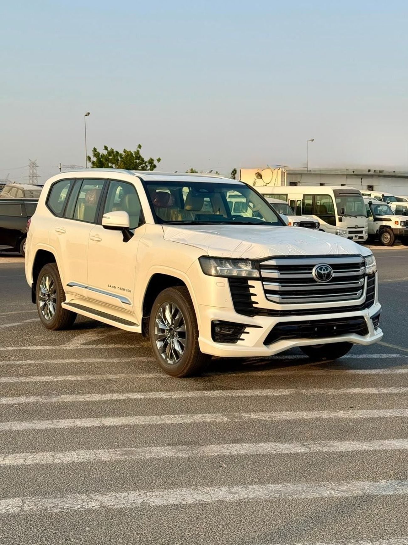 Toyota Land Cruiser 4.0L FULL GXR WITH RADAR