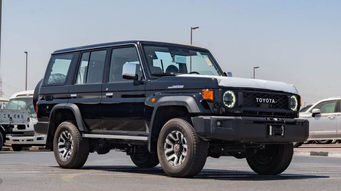 تويوتا لاند كروزر 70 2025 Toyota Land Cruiser LC 76 4.0L AT Petrol (Black)