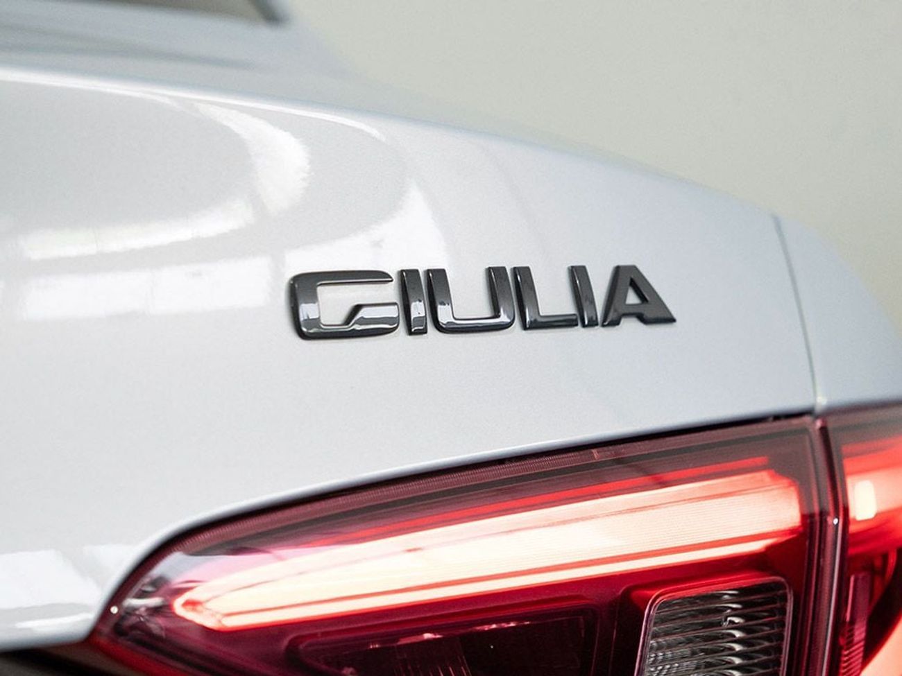 ألفا روميو جوليا Veloce 2.0L RWD