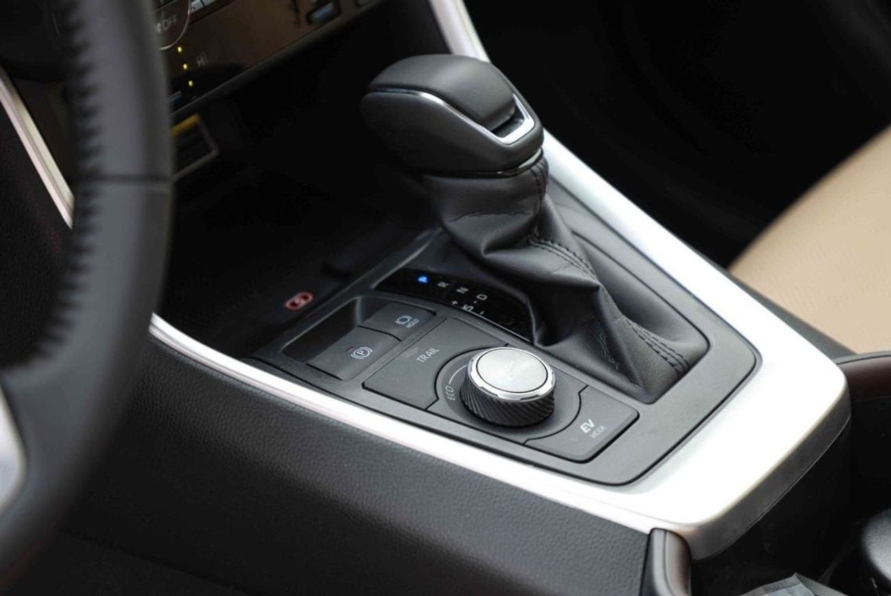 تويوتا راف ٤ 2025 TOYOTA RAV4 2.5 HIGH Hybrid - SILVER inside BEIGE | Export Only