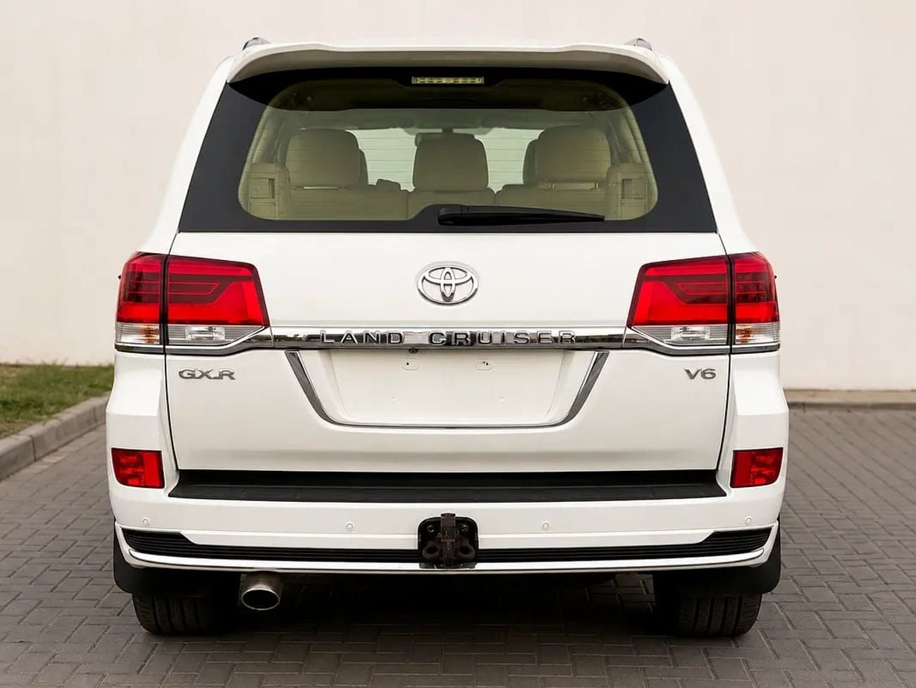 Toyota Land Cruiser GXR 3,360 P.M | | LANDCRUISER | GXR | 4.0L V6 | | GCC | ORIGINAL PAINT