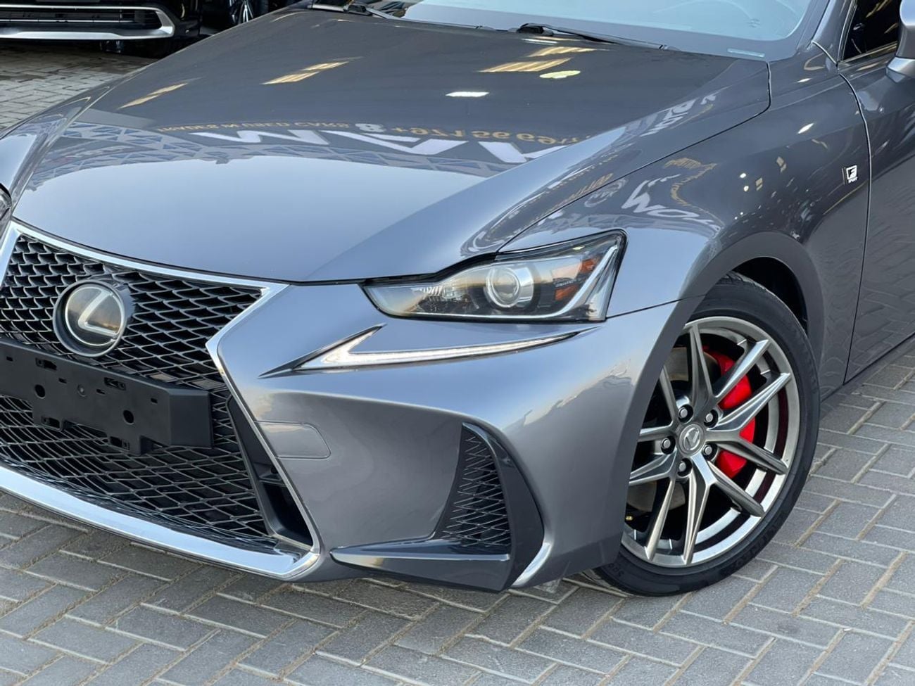 لكزس IS 350 PLATINUM محرك V6 سعة 3500 سي سي / فتحة سقف / رادار / نظام المساعدة على البقاء في المسار / شاشة كبيرة
