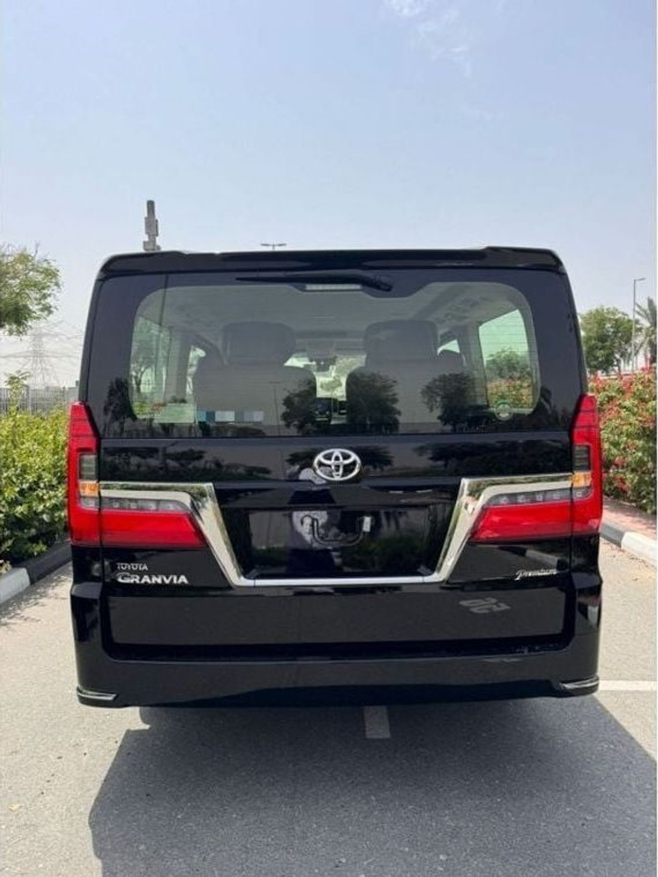 تويوتا جرافينا TOYOTA GRANVIA 3.5L PREMIUM 2026 MODEL