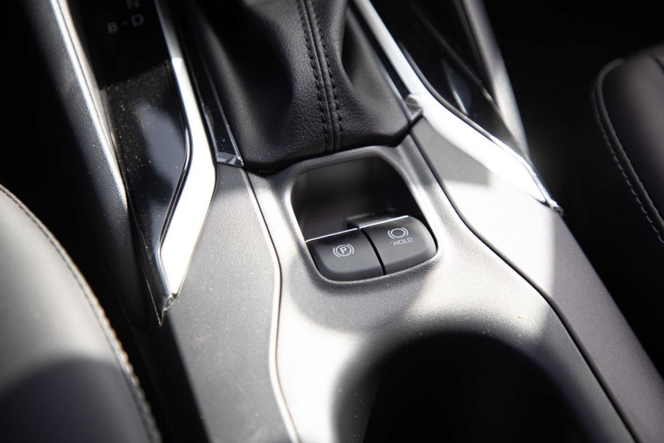 تويوتا كورولا 2025 Toyota Corolla Elite 1.8 - Hybrid - White Inside Black | Export Only