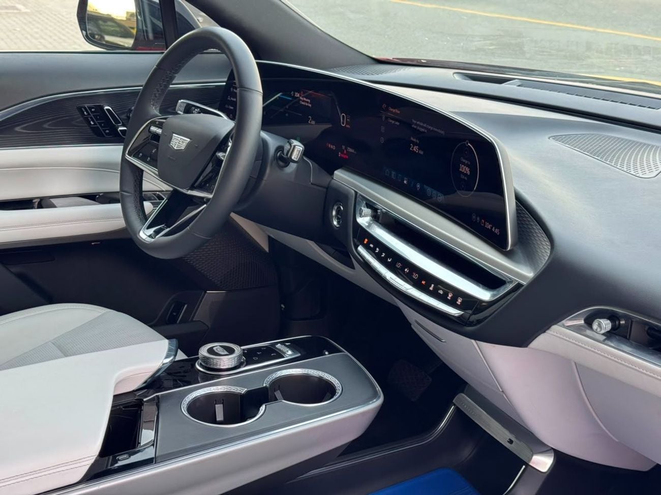 Cadillac Lyriq LAUNCH EDITION FULLY ELECTRIC / LAXURY CAR / BIG SCREEN / PREMIUM SOUND SYSTEM / 360 CAMERA / COOLING AND HEATING S