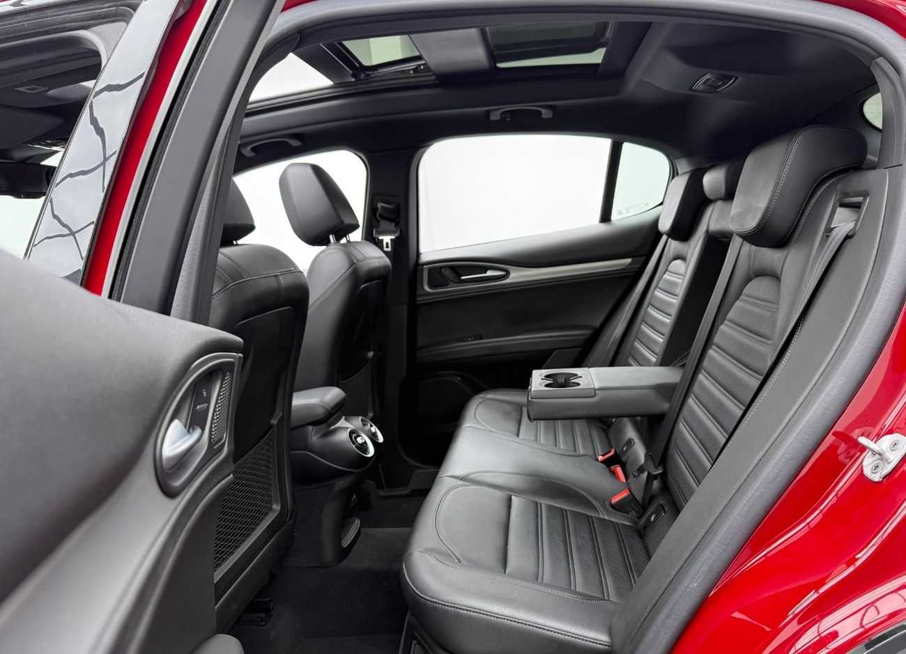 ألفا روميو ستيلفيو 2024 Alfa Romeo Stelvio Veloce, 2029 Agency Warranty And Service Contract, GCC