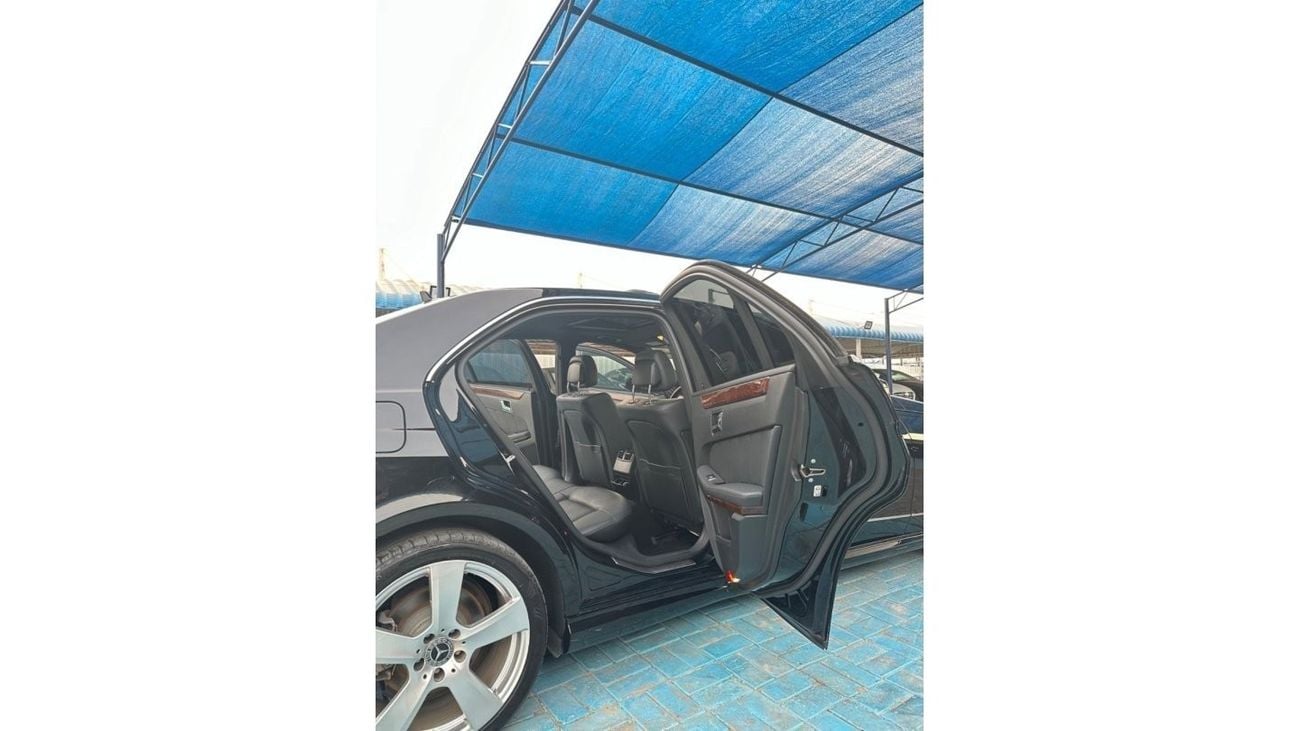 مرسيدس بنز E 350 السيارة بحالة ممتازة مرسيدس بنز 2011 E350 من الداخل جلد أسود دفع ثنائي
