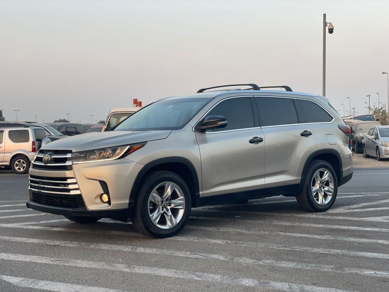 تويوتا هايلاندر 2016 Toyota Highlander Limited Edition 3.5L V6 Full Option 7 Seater - With Radar Leather Electric se