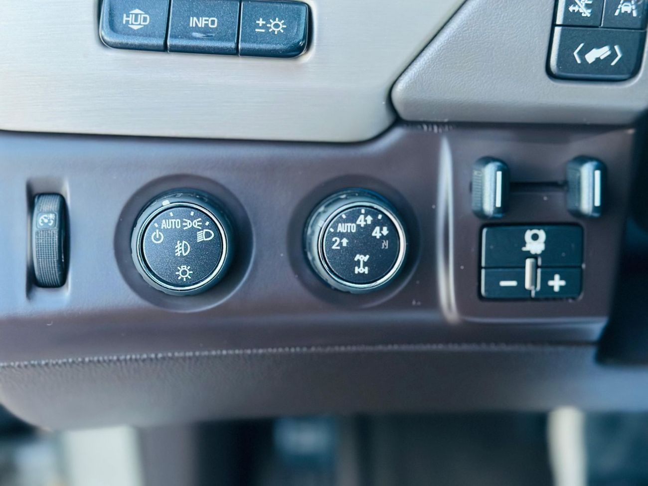 GMC Yukon Denali 6.2L (8 Seater)