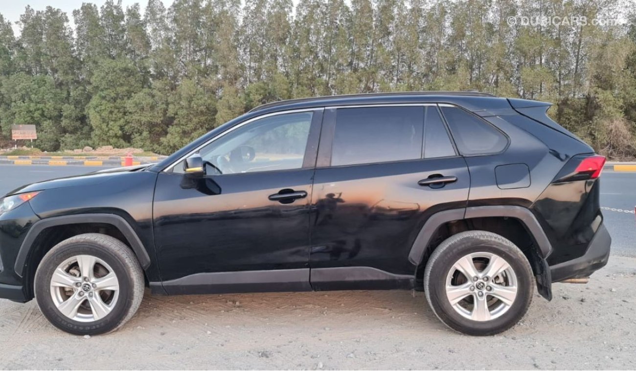 Toyota RAV4 2019 XLE, PUSH START, 4WD