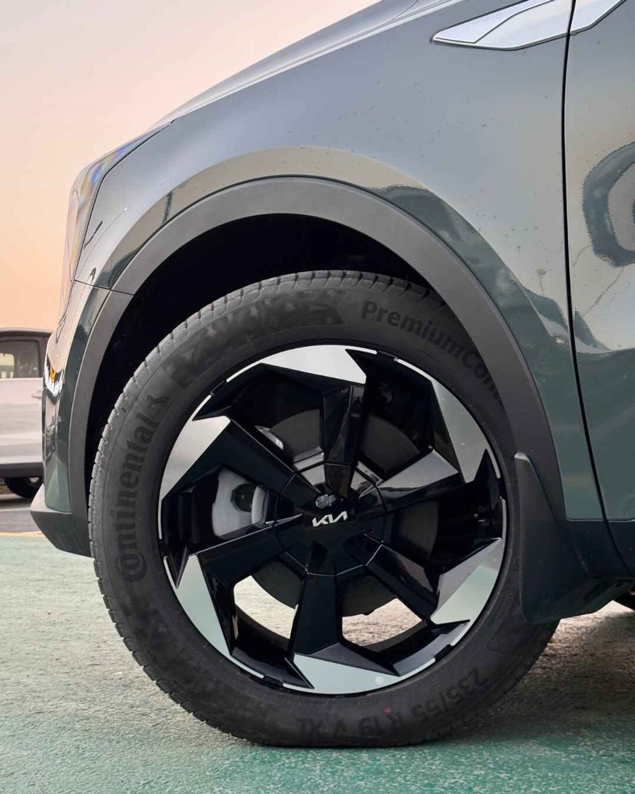 Kia Sorento FULL 1.6T (HYBRID) - 2025 MODEL -MID OPTION