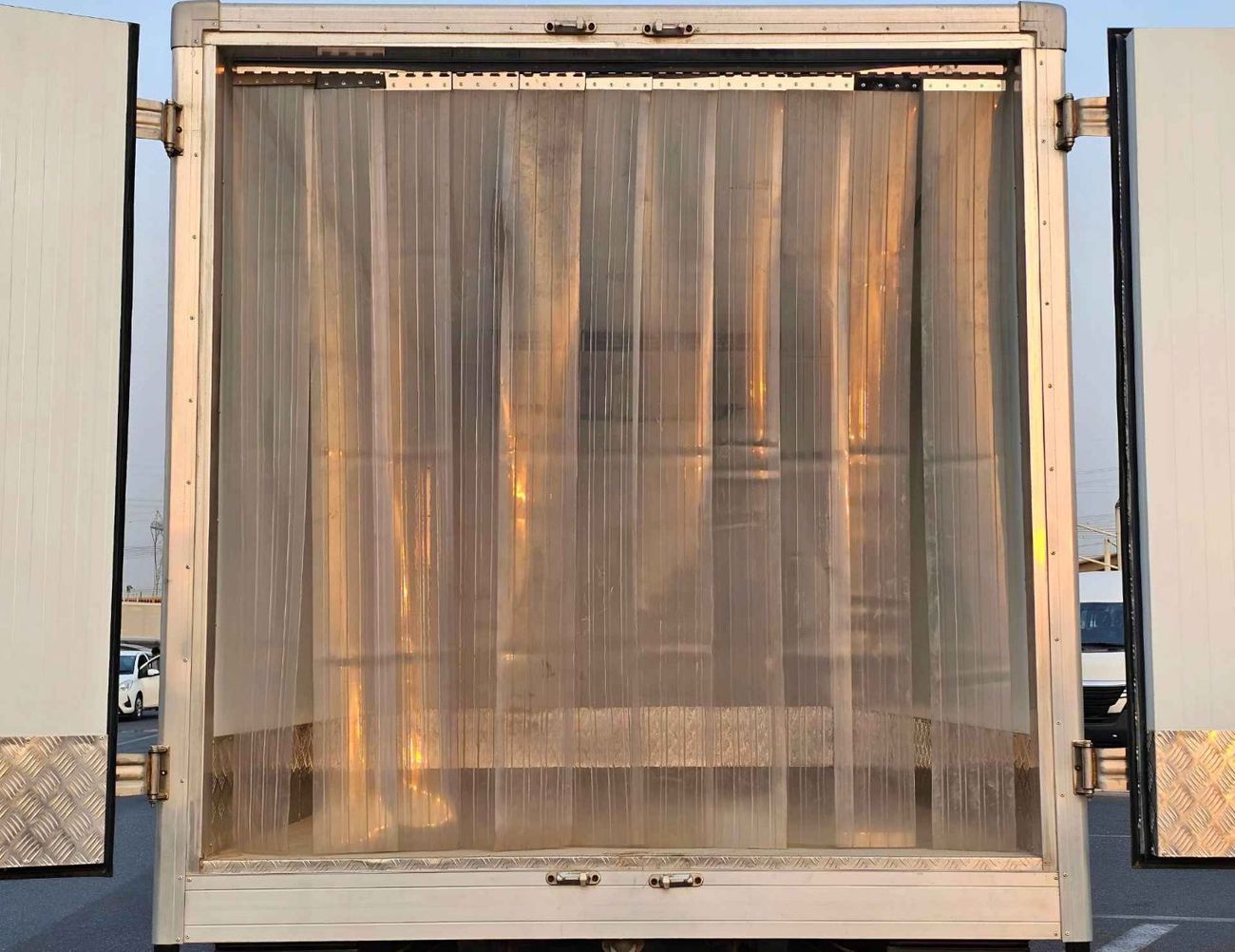 Mitsubishi Fuso Canter FREEZER BOX/4.2L DIESEL M/T/SINGLE CABIN/CODE#CANF