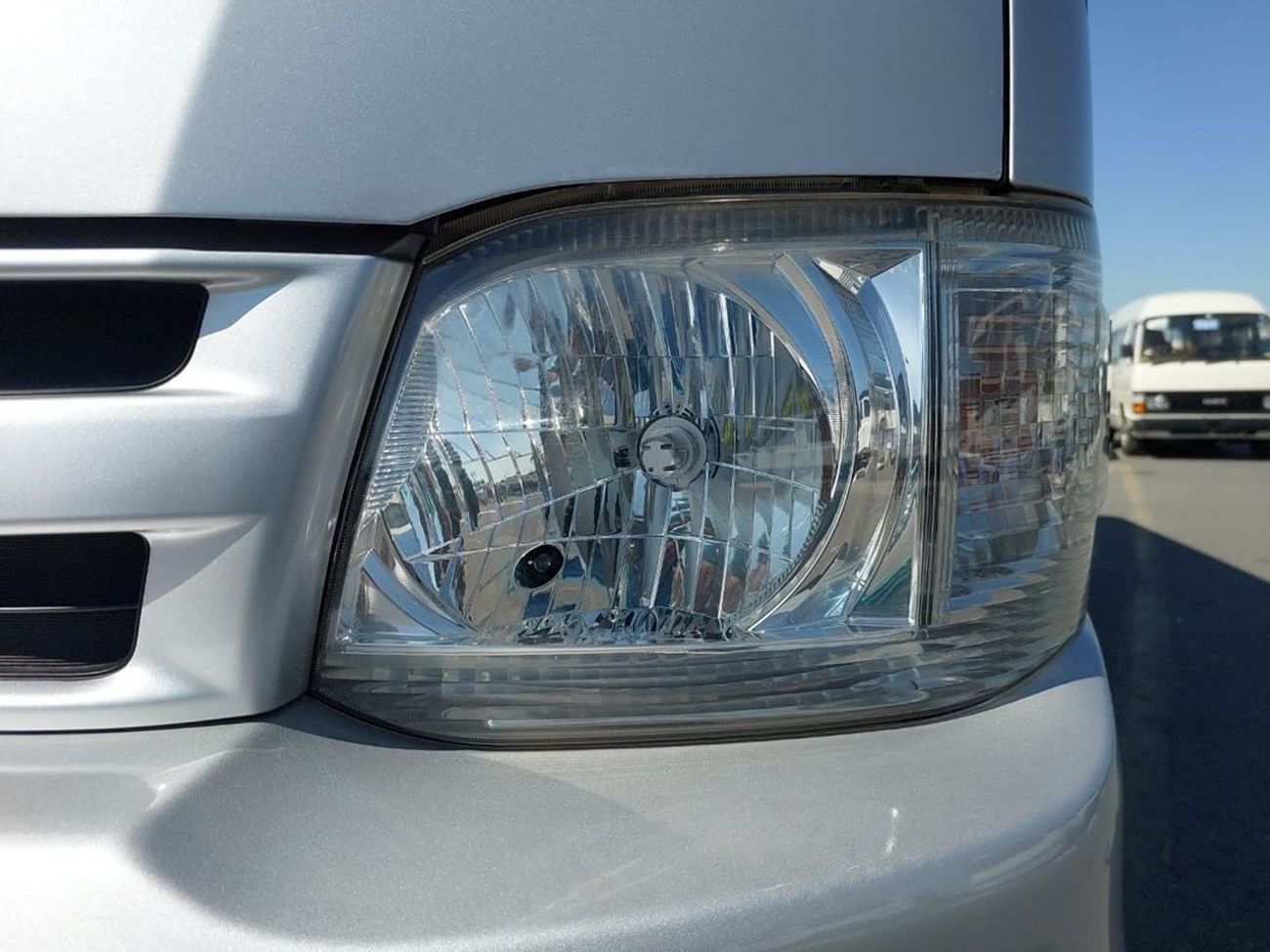 Toyota Hiace TOYOTA HIACE VAN RHD 2011 MODEL 3.0 L DIESEL AUTOMATIC(PM010795)