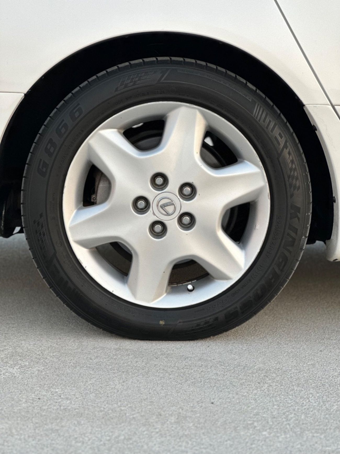 لكزس LS 430 موديل 2004 حاله ممتازه من الداخل والخارج فتحه وجلد ومثبت سرعه وتحكم كهربي كانل ونظام صوت ممتاز وكامي