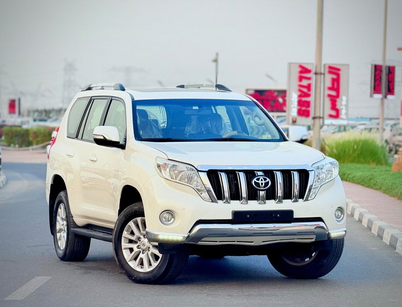 تويوتا برادو 2017 VXR V4 Full Option Top Of The Range Very Clean And Perfect condition