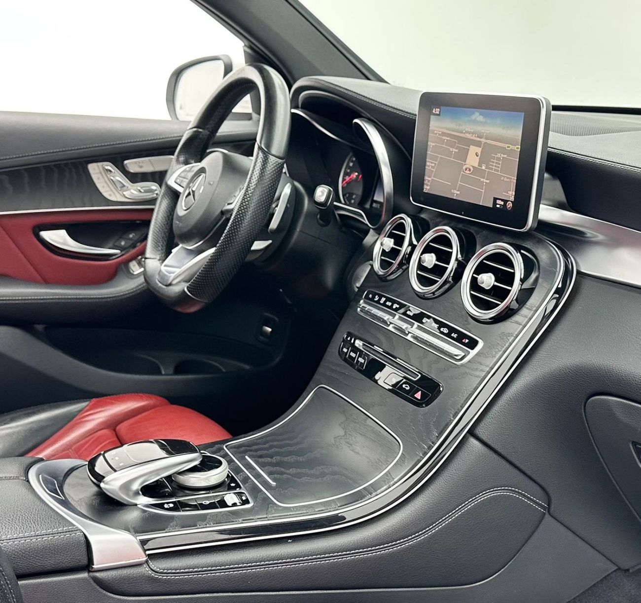 مرسيدس بنز GLC 250 2018 Mercedes-Benz GLC 250 4MATIC Coupe, Full Service History, GCC