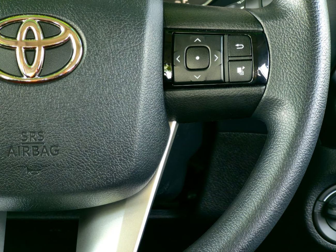 Toyota Hilux TOYOTA HILUX DIESEL 2.4 DOUBLE CABIN - AT - FULL OPTIONS - PUSH START - 2025 MODEL - WHITE INSIDE RE