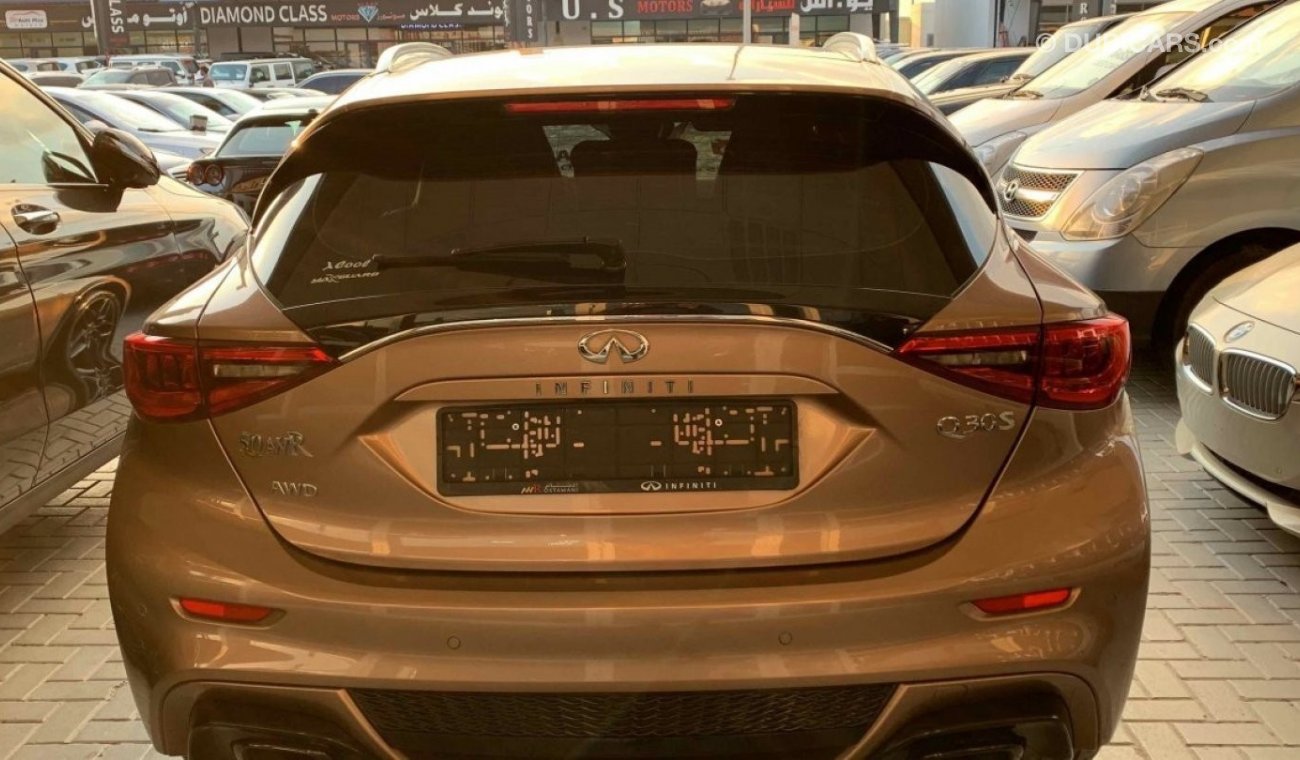 Infiniti Q30 Q30 AWD GCC 2,0 T