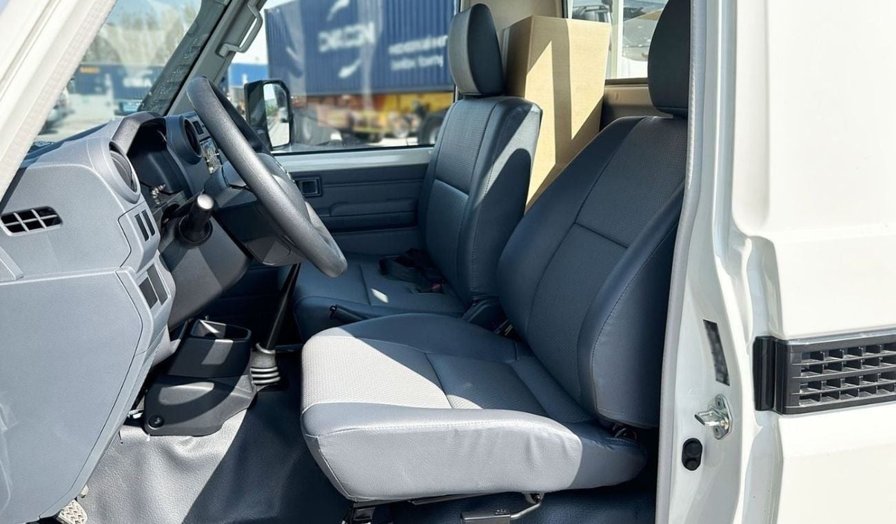 Toyota Land Cruiser 79 4.2L SC 3STR DSL 2 AIRBAG & ABS MT