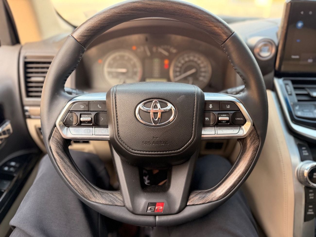 Toyota Land Cruiser VXR Toyota Landcruiser VXR 2018 Upgrade 2024 V6 Full option Petrol