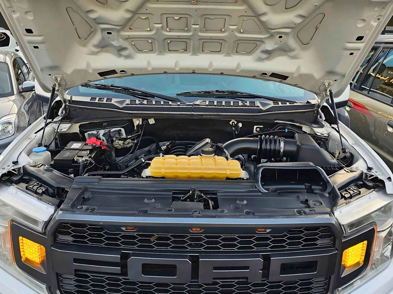 فورد F 150 XL/ GCC 4WD V8 5.0/ LOW MILEAGE/ METHOD RIMS/ NEW TYRES/ ROLL BAR/ LEATHER/ DVD CAMERA/ LOT#19551