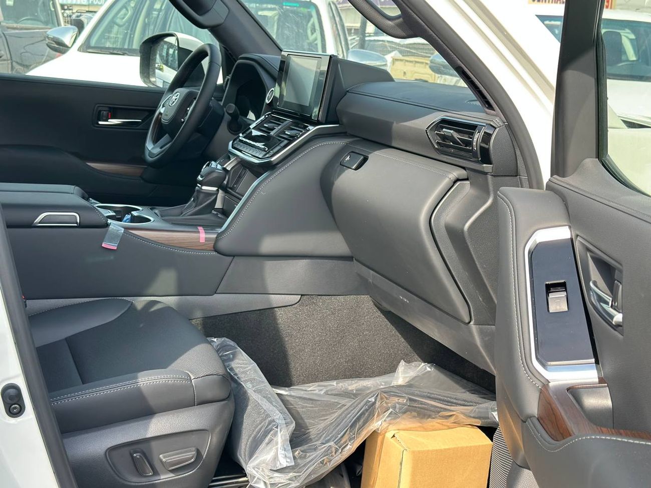 Toyota Land Cruiser GXR 4.0L PTR A/T // 2026 // High Option With Dvd&Back Camera , Sunroof , Leather & Power Seats // Sp