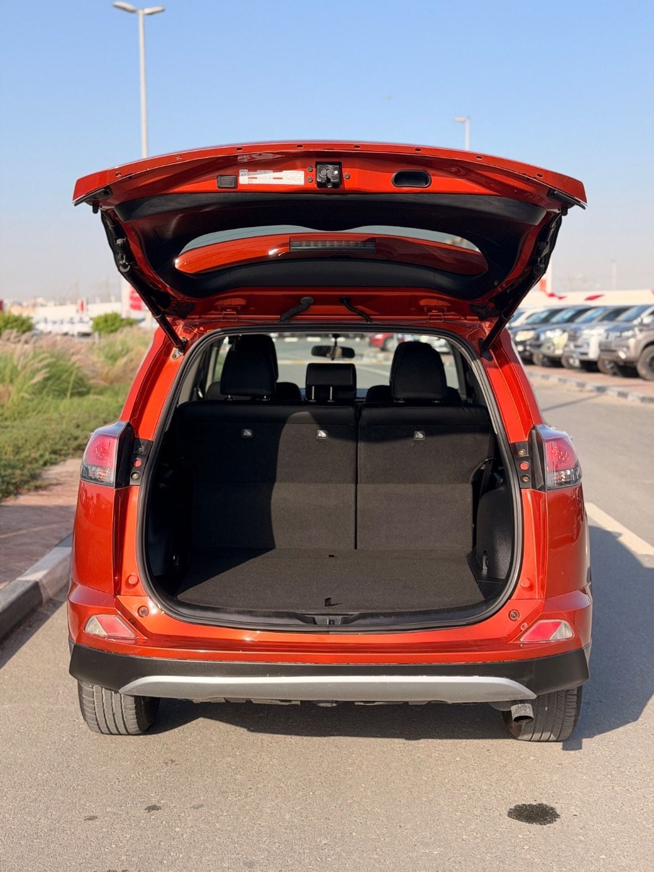 Toyota RAV4 XLE 2.5L sunroof, leather seats full option
