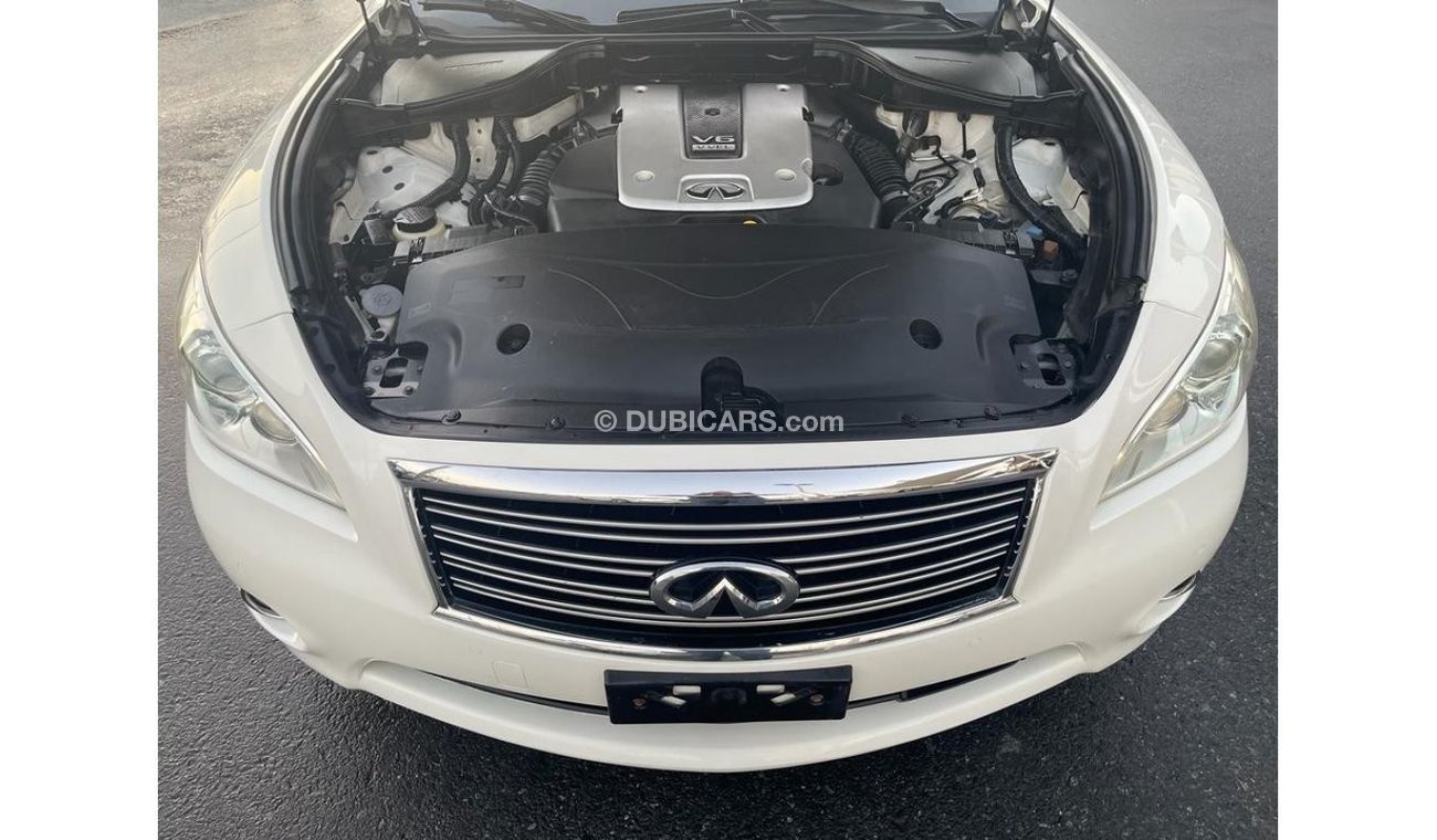 Infiniti Q70 Luxury Infiniti Q70_Gcc_2017_Excellent_Condition _Full option