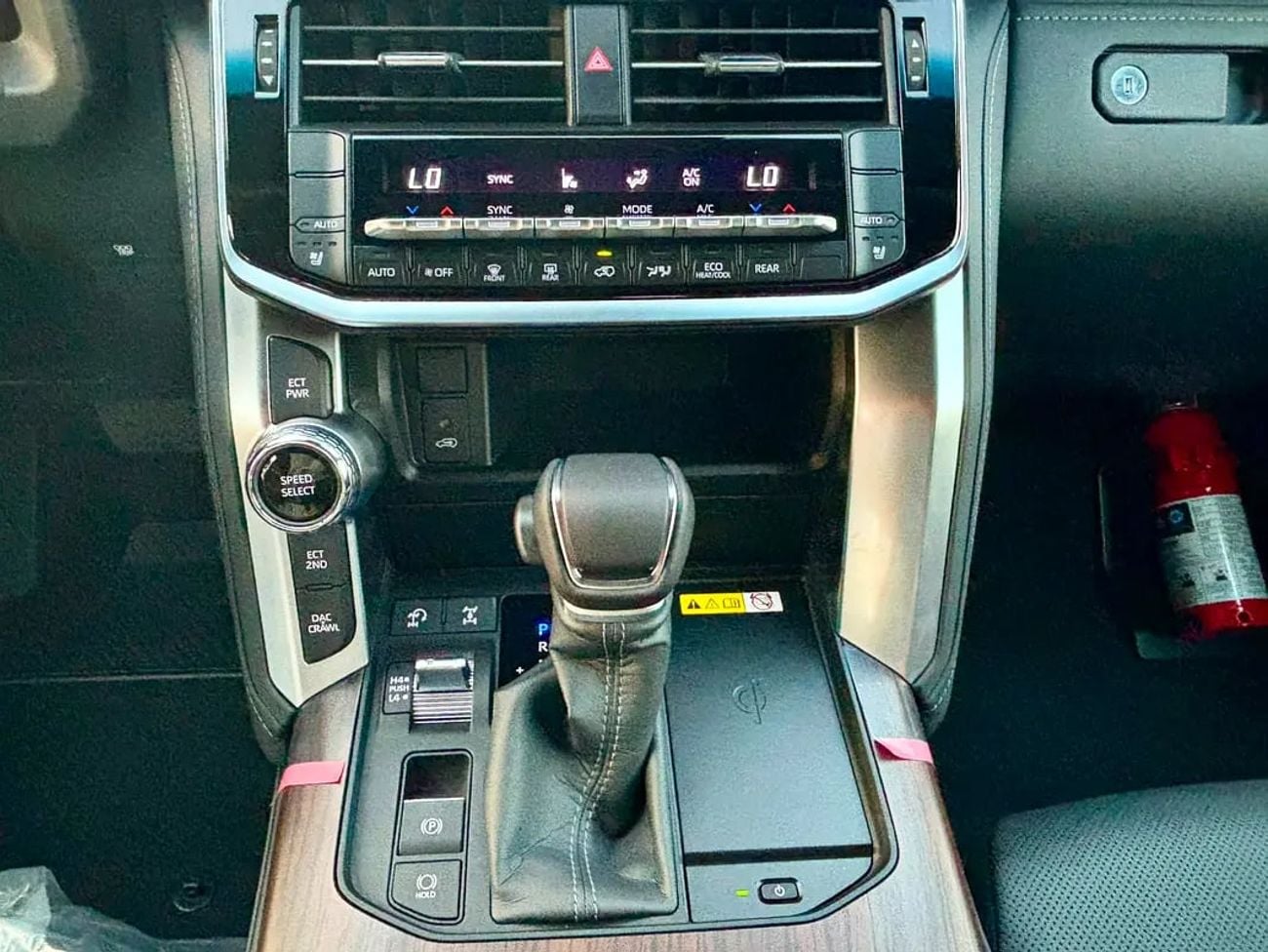 تويوتا لاند كروزر GXR 4.0L V6 - Brand GCC Specs