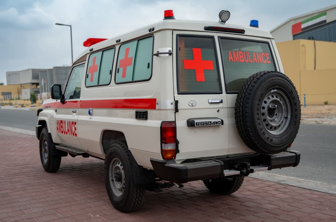 تويوتا لاند كروزر 70 LC 78 | Manual Transmission | 4.2L Diesel | 3 door | Basic Life Support Ambulance