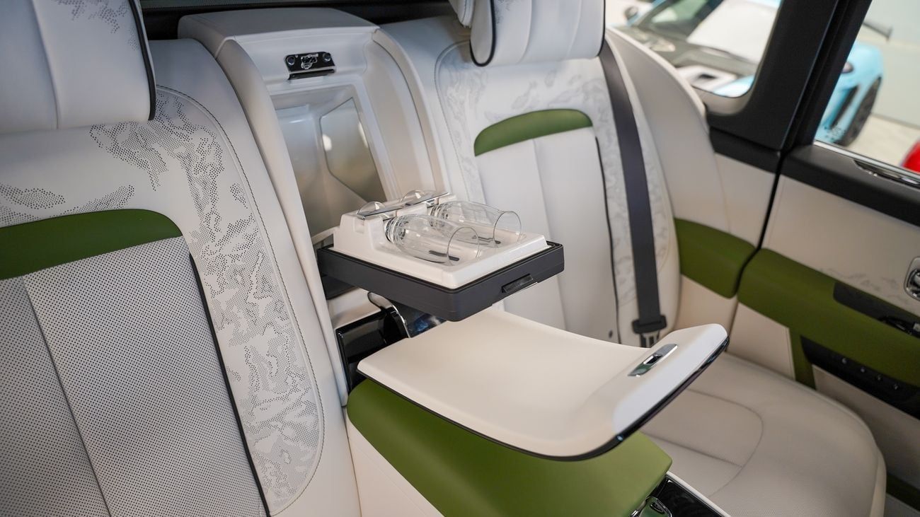 Rolls Royce Cullinan STD Rolls Royce Cullinan - Silver Badge - 2026