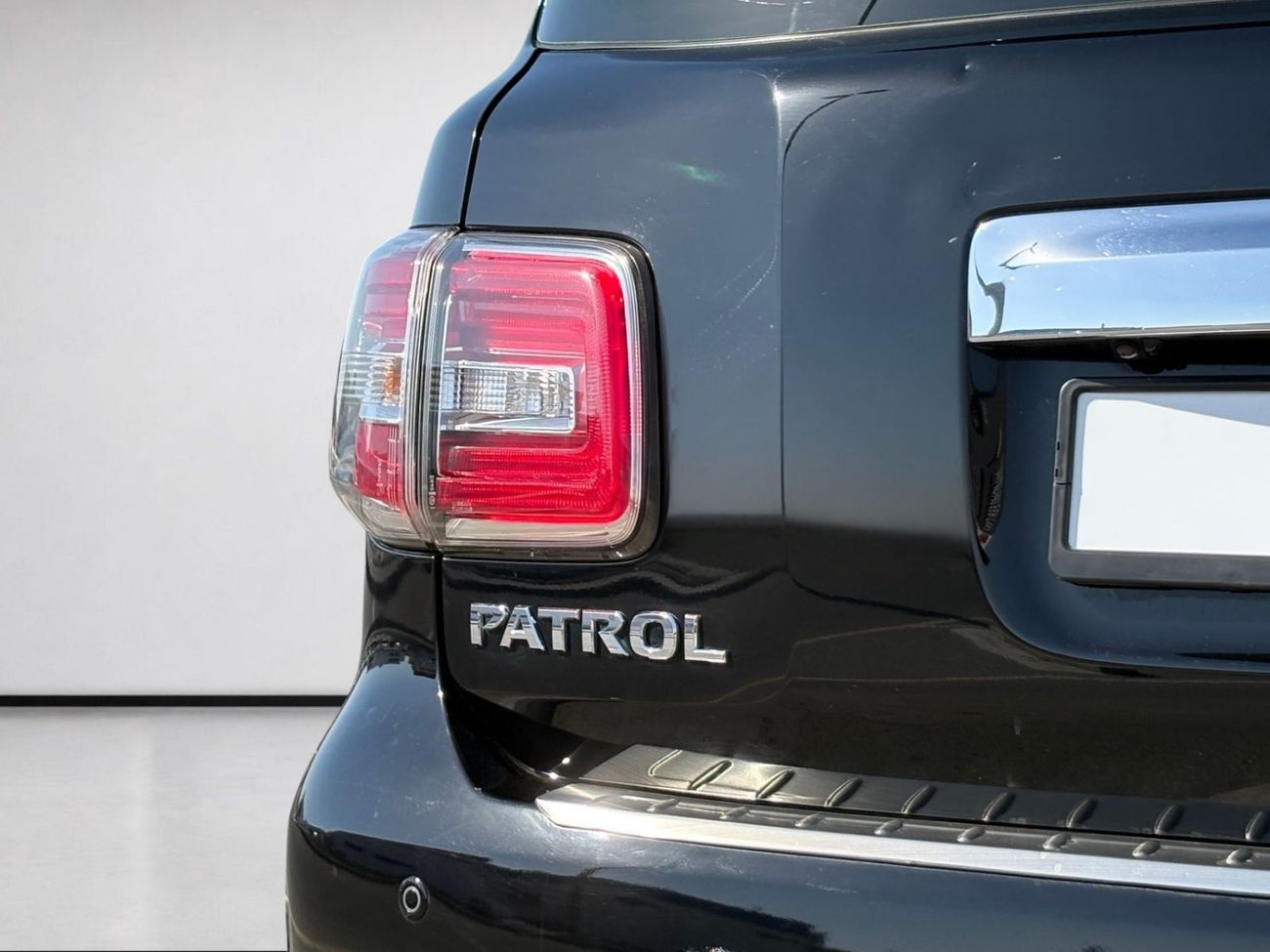 Nissan Patrol LE PLATINUM AED 2,170 P.M | 0% DOWN PAYMENT | NISSAN PATROL PLATINUM VVEL DIG | 5.6L V8 | 2015 | GCC