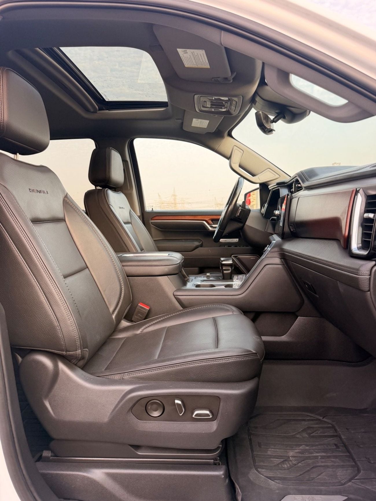 جي أم سي سييرا Full option sunroof, 360 cameras, leather electric seats 2022