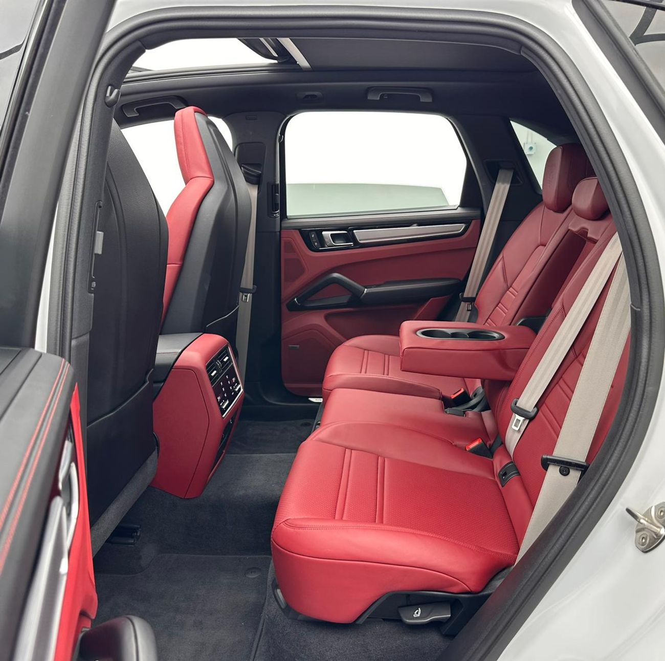 Porsche Cayenne 2022 Porsche Cayenne Platinum Edition, One Year Warranty Unlimited, Porsche Full Service History, Ex