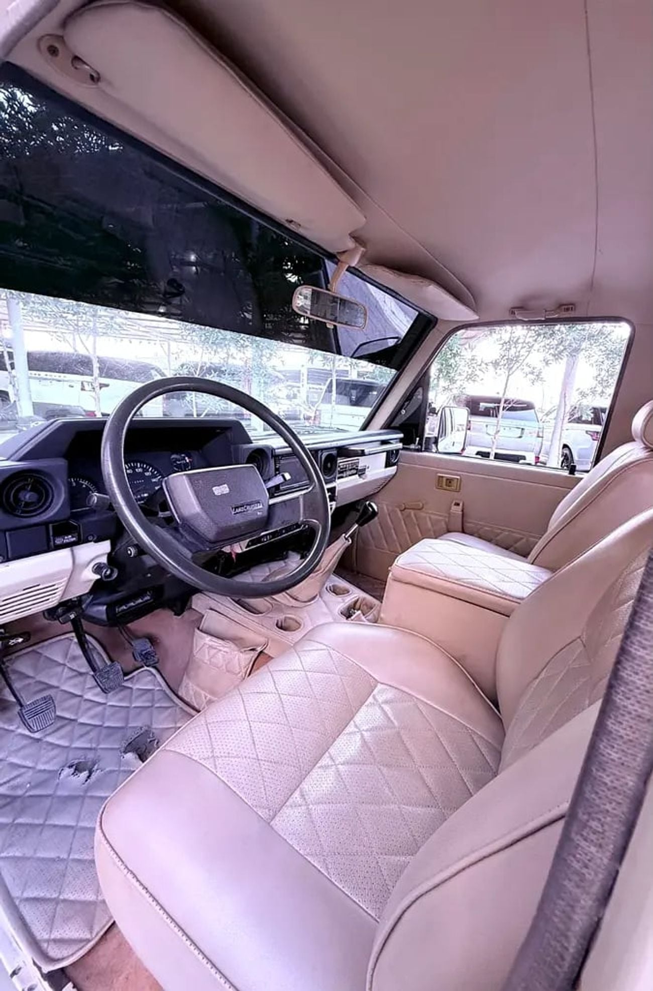 Toyota Land Cruiser تويوتا لاند كروزر ربع موديل خليجي جير عادي