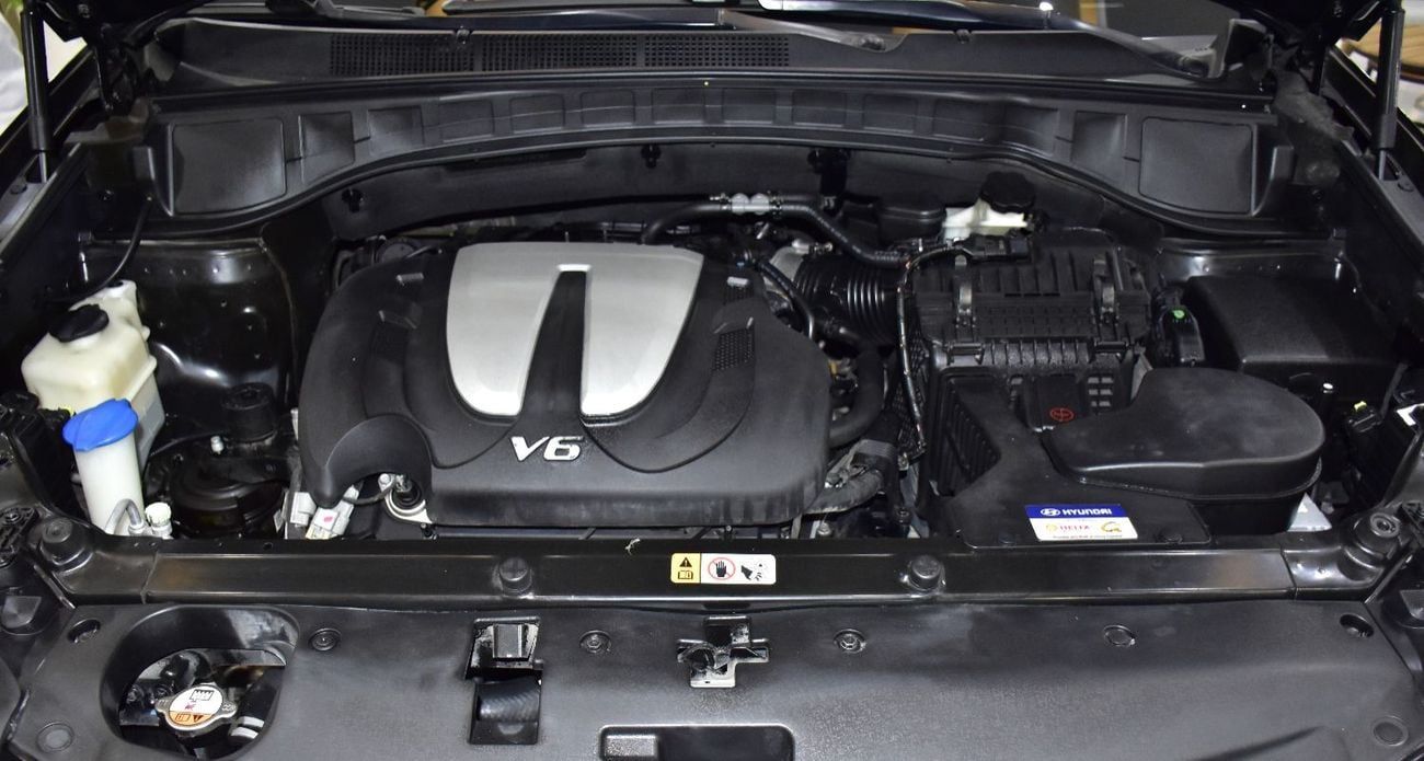 Hyundai Santa Fe EXCELLENT DEAL for our Hyundai SantaFe 4WD 3.3L ( 2014 Model ) in Black Color GCC Specs