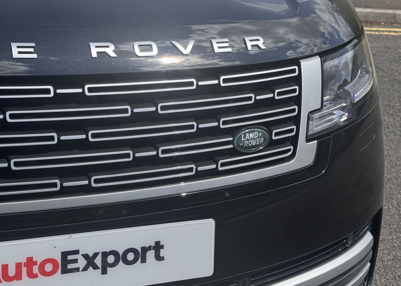 Land Rover Range Rover AUTOBIOGRAPHY LWB AUTOBIOGRAPHY P460E IN RIGHT HAND DRIVE